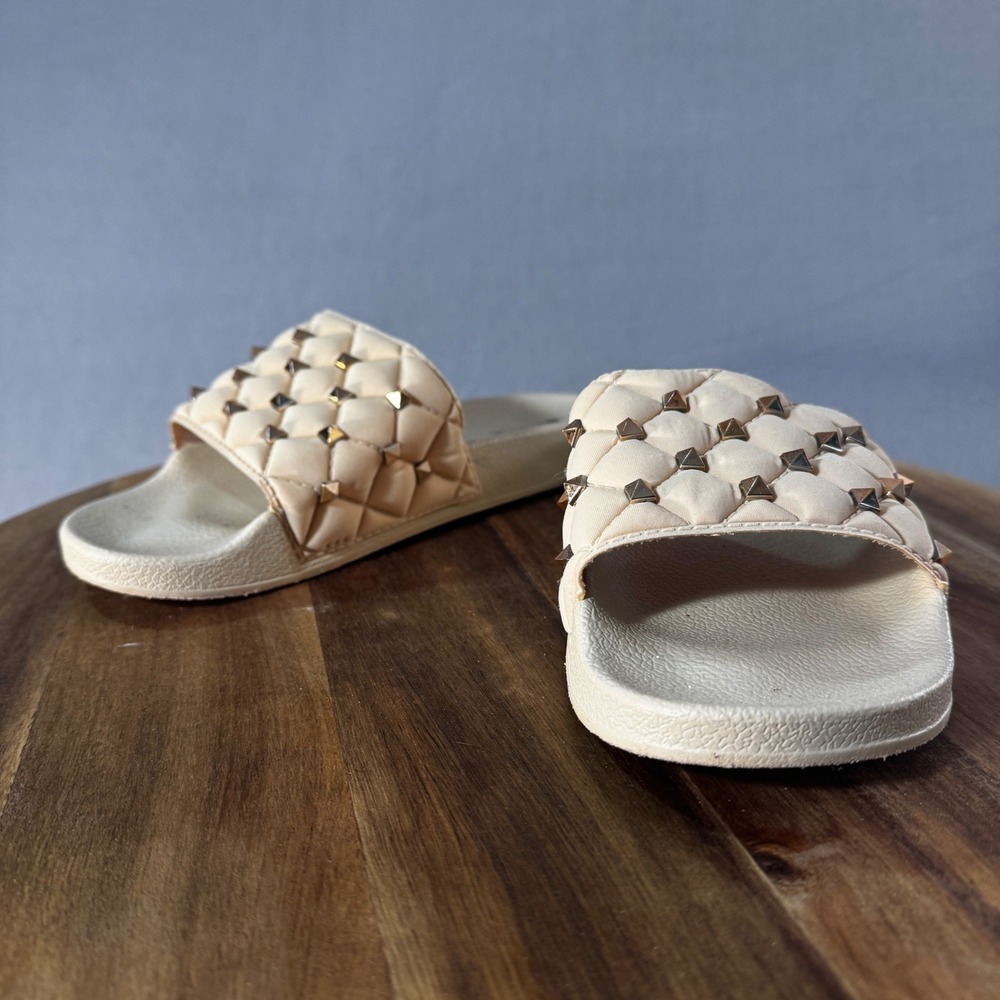 Sasha Womens Quilted Studded Slide Sandals Cream Gold Pyramid Studs Size 8